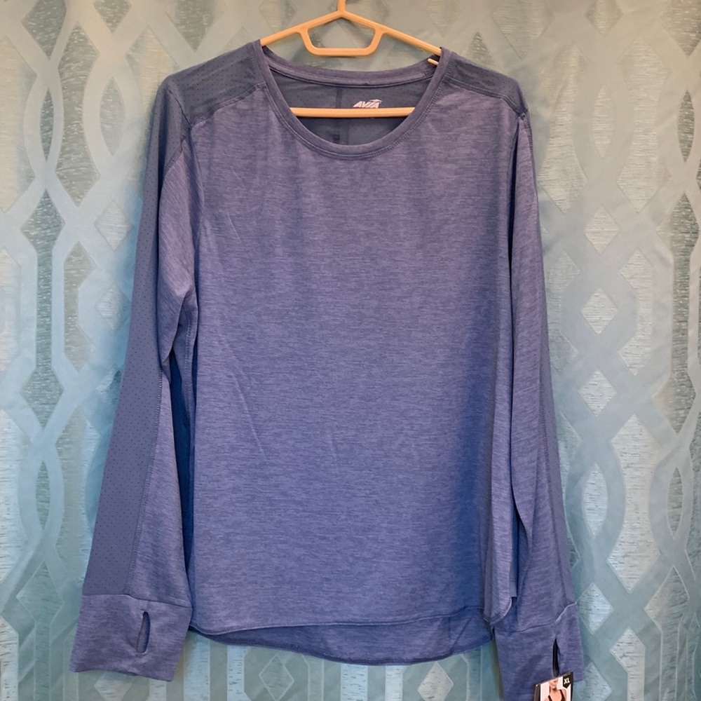 Avia women’s blue size X large, NWT, with finger holes, moisture, wicking,